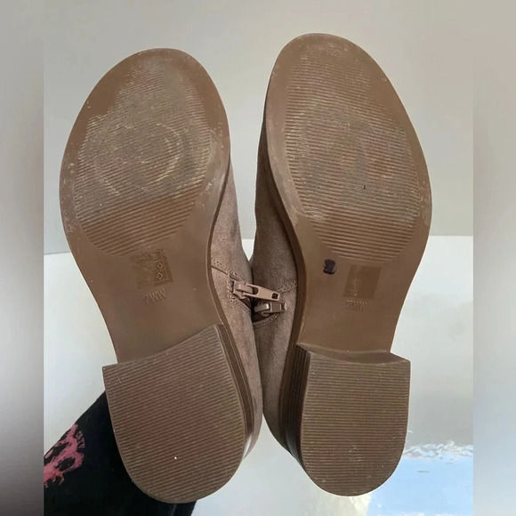 Ecco ankle  suede tan 1” heel boots sz 7WW - Picture 9 of 10